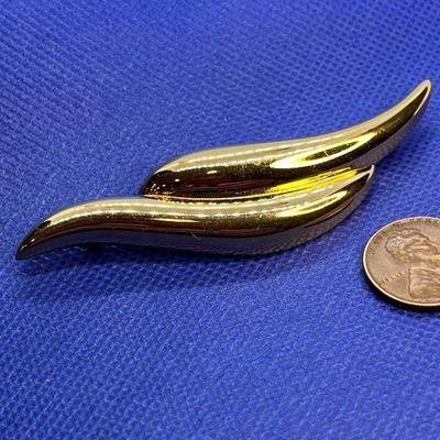 VINTAGE GOLD TONE NAPIER DOUBLE SWOOP PIN