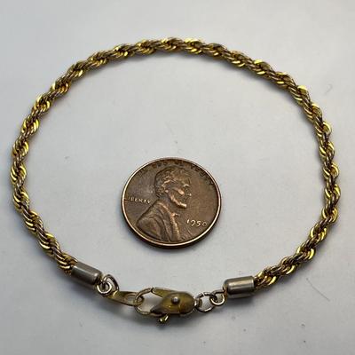 GOLD TONE TWIST BRACELET