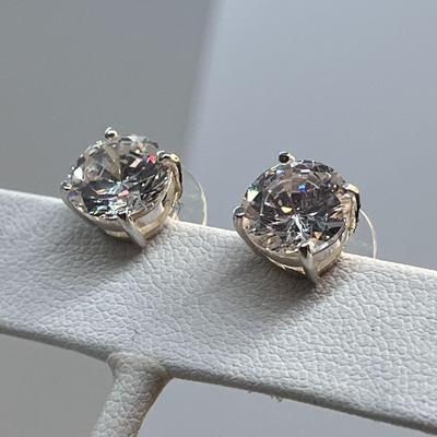 EXTRA SPARKLY EARRINGS SET IN SILVER FINDINGS