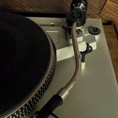 Realistic LAP-390 Direct Drive Turntable and Realistic STA-800 Receiver