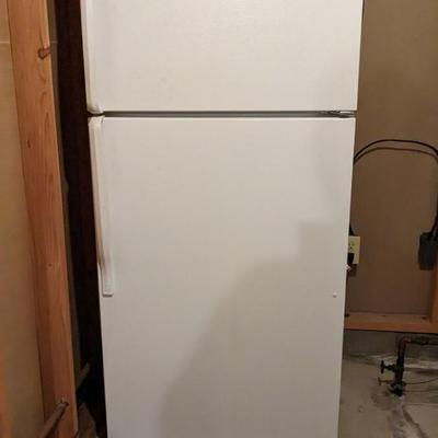 Roper Refrigerator | EstateSales.org