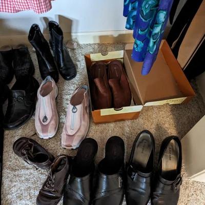 Contents of Bedroom 1 Closet