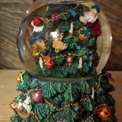 Christopher Radko Santa's Elves Tree Moving Snowglobe
