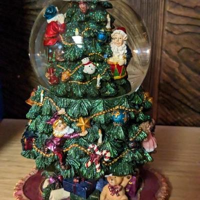 Christopher Radko Santa's Elves Tree Moving Snowglobe