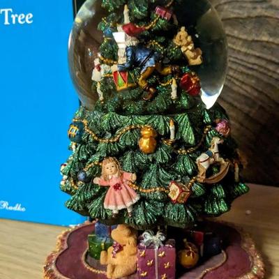 Christopher Radko Santa's Elves Tree Moving Snowglobe