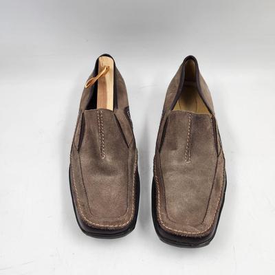 NATURALIZERS 8M SUEDE LOAFERS