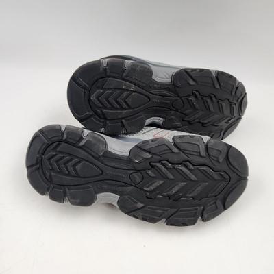 NEW W/ TAGS MENS DR SCHOLLS GREY TUNDRA SIZE 8W