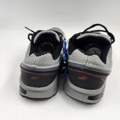 NEW W/ TAGS MENS DR SCHOLLS GREY TUNDRA SIZE 8W