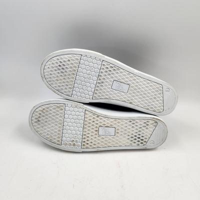 TIME & TRU WOMANS SIZE 9 CANVAS HI TOPS