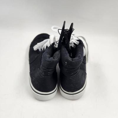 TIME & TRU WOMANS SIZE 9 CANVAS HI TOPS