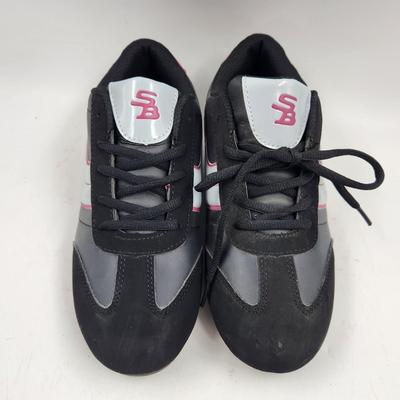 NEW W/ OUT TAGS - SB WOMENS SIZE 8 WOMENS SNEAKERS