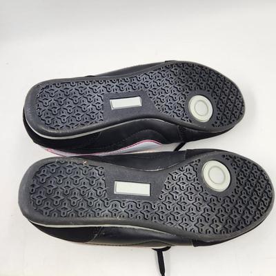 NEW W/ OUT TAGS - SB WOMENS SIZE 8 WOMENS SNEAKERS