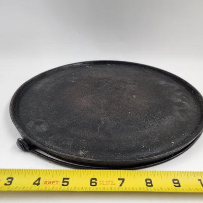 LARGE CAST IRON ROUND GRIDDLE W/ HANDLE