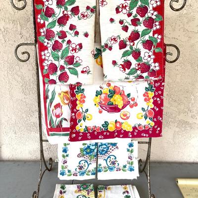 LOT 160 Vintage Kitchen Tea Towels Fruit & Floral Prints
