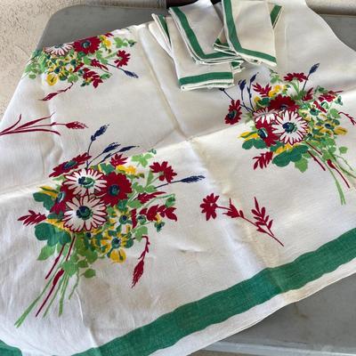 LOT 165 Cotton Linen Print Table Cloth & 6 Napkins