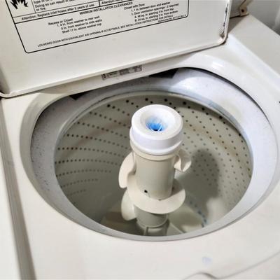 Lot #138  Top Loader Washer & Gas Dryer - good working condition
