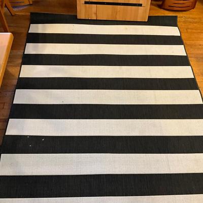 225 Black and White ESSENZA Indoor and Outdoor Area Rug 5' x 7'2
