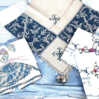 LOT 174 Antique & Vintage Needlework Pillow Case Luncheon Cloth Placemats +