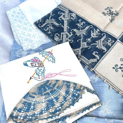 LOT 174 Antique & Vintage Needlework Pillow Case Luncheon Cloth Placemats +