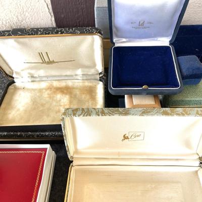 LOT 179 Collection of Jewelers Boxes Vintage & Modern Style 35 Total Hobe Trifari