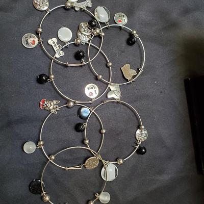 Bracelet Lot