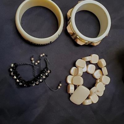 Bracelet Lot