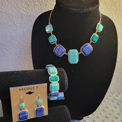Monet Jewelry Set