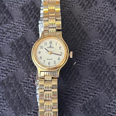 Vintage Lorus quartz ladies watch gold