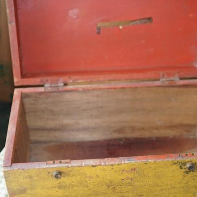 ANTIQUE PRIMITIVE BOXES ONE "COON VALLEY" VERNON ,WI. "NORTH AMERIKA"