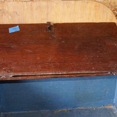 19TH CENTURY OAK COUNTER TOP SLANT TOP WRITING DESK W/ LIFT LID