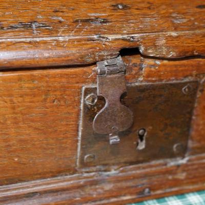 19TH CENTURY OAK COUNTER TOP SLANT TOP WRITING DESK W/ LIFT LID