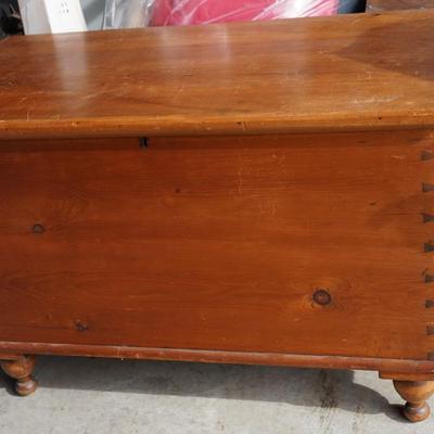 19TH CENTURY DOVETAILED PINE BLANKET CHEST ON  LEGS