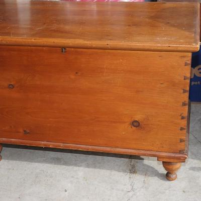 19TH CENTURY DOVETAILED PINE BLANKET CHEST ON  LEGS