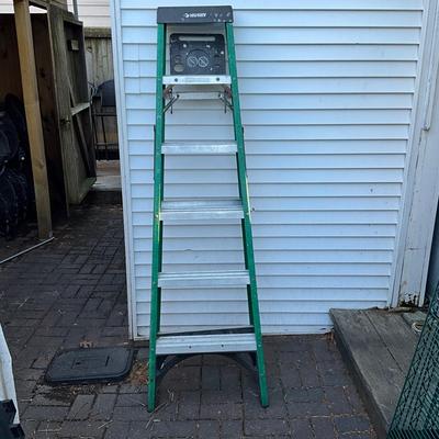 260 Husky Fiberglass 6' Ladder