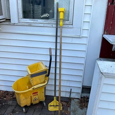 264 Commercial Mop Bucket with Two Mops