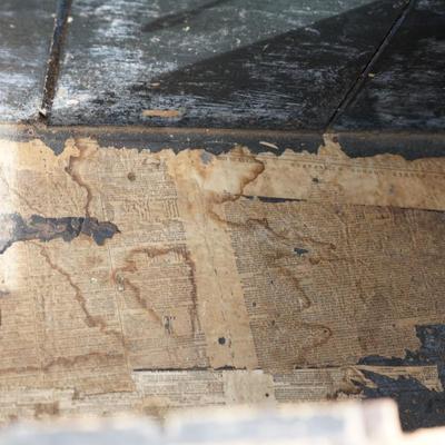 1820-1830'S HAND PAINTED WITH SCHOONER/ INITIALLED / STORAGE CHEST W/ HANDLES.