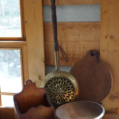 PRIMITIVE LOT TO INCLUDE BRASS BED WARMER/HANGING BOX/ ROUND HANDLED BREAD BOARD & WOOD BOWL W/ ORIGINAL GREEN PAINT