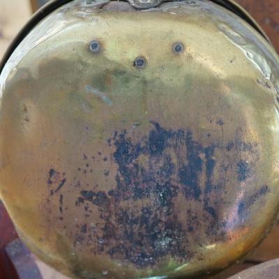 PRIMITIVE LOT TO INCLUDE BRASS BED WARMER/HANGING BOX/ ROUND HANDLED BREAD BOARD & WOOD BOWL W/ ORIGINAL GREEN PAINT