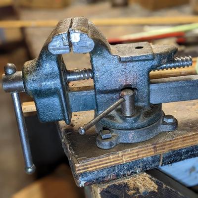 Vintage Eclipse V6 Swivel Mount Bench Vise