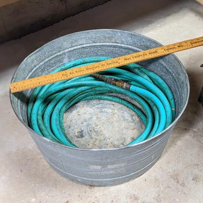 Metal Wash Tub with Nice Hose and Sprayer