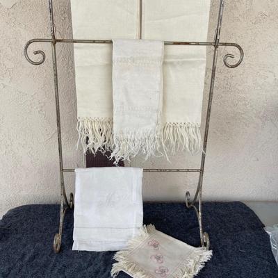 LOT 189 Group of Antique Damask Linen Hand Towels 5 pcs Mono "M"