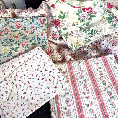 LOT 192 Floral Fabric Items Full Size Duvet 2 Hemmed Piece Rose Bud Print Pillow Ticking
