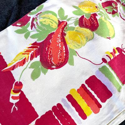 LOT 194 Vintage Cocina Group Apron Cotton Print Table Cloth Wood Scrapbook Cigarette Tin
