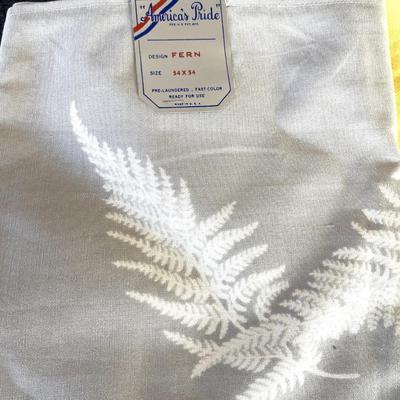 LOT 196 Vintage Cotton Printed Table Cloths (2) & Napkins Ferns & Magnolias