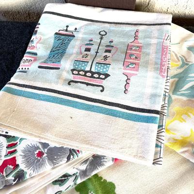 LOT 198 Vintage Table Cloths (3) Cotton Prints + Machine Made Lace Table Cloth