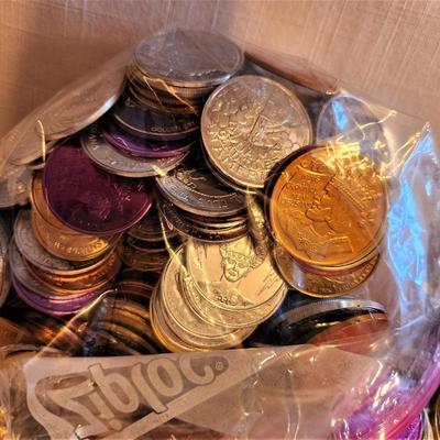 Lot #175  10 Freezer Bags of Mixed Vintage Mardi Gras Doubloons - no heavies