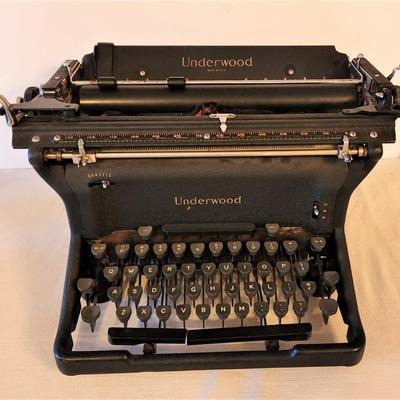 Lot #177  Antique UNDERWOOD Typewriter - works