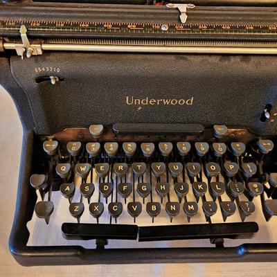 Lot #177  Antique UNDERWOOD Typewriter - works