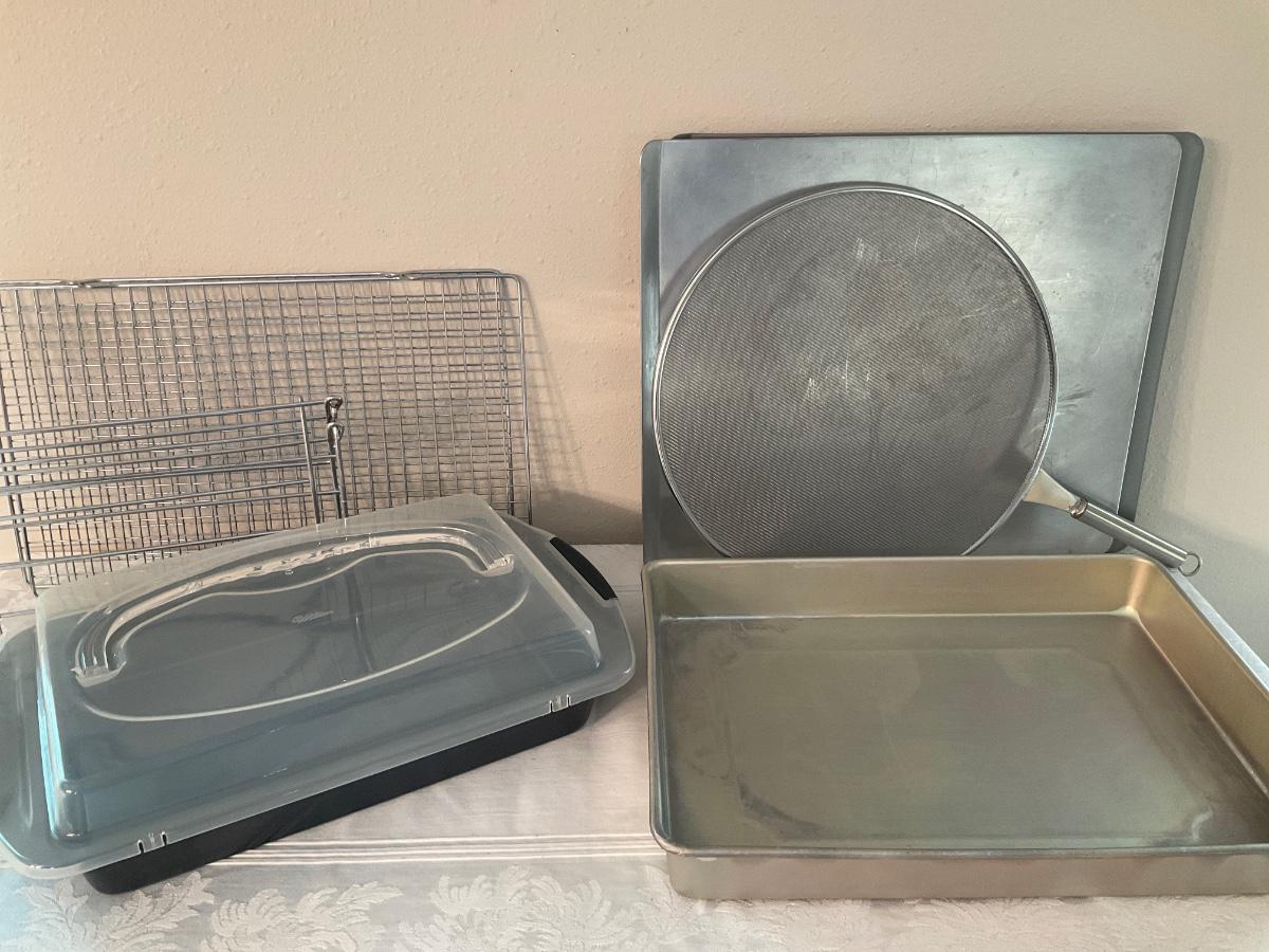 Cake pans, cookie sheets
