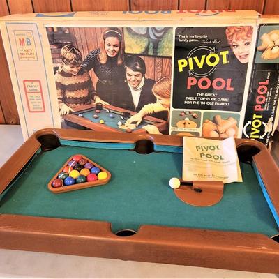Lot #186  Vintage PIVOT POOL set - complete in Original box - 1972